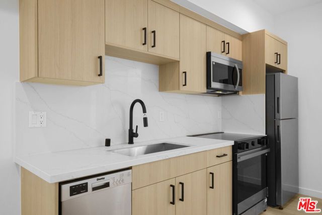 10826 Hesby Street, North Hollywood (los Angeles), CA 91601