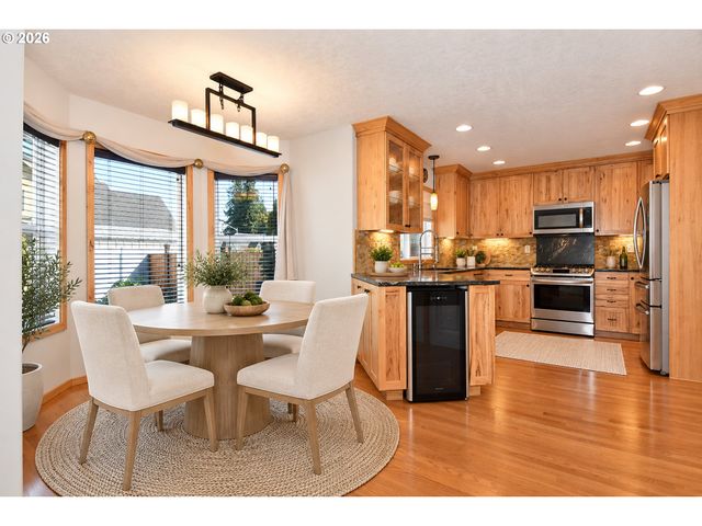39735 HOOD St, Sandy, OR 97055