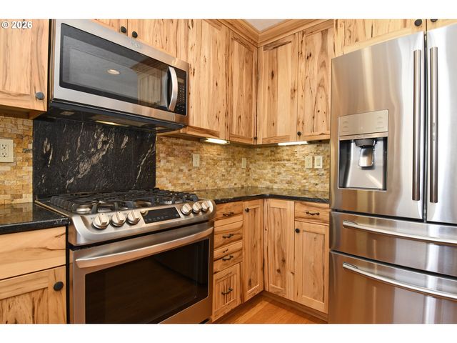 39735 HOOD St, Sandy, OR 97055