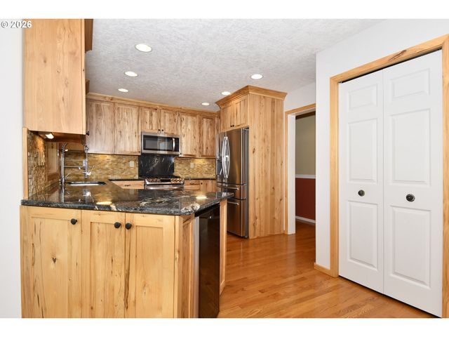 39735 HOOD St, Sandy, OR 97055