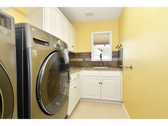 39735 HOOD St, Sandy, OR 97055