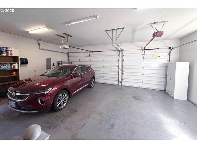 39735 HOOD St, Sandy, OR 97055