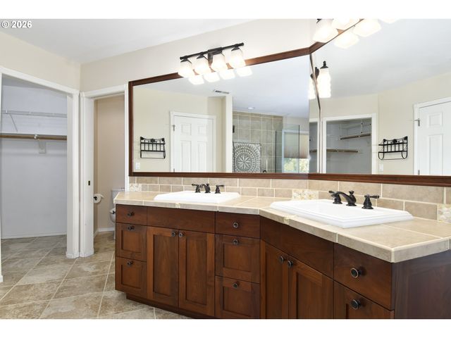 39735 HOOD St, Sandy, OR 97055