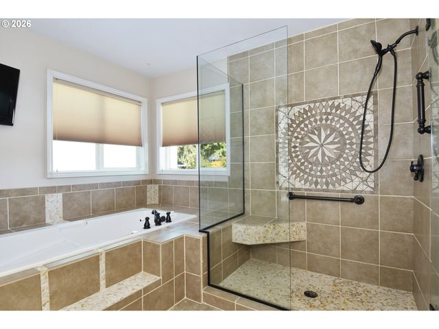 39735 HOOD St, Sandy, OR 97055