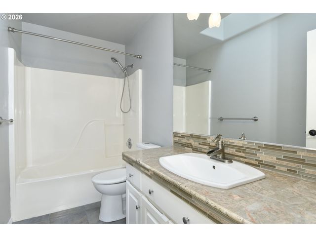 39735 HOOD St, Sandy, OR 97055