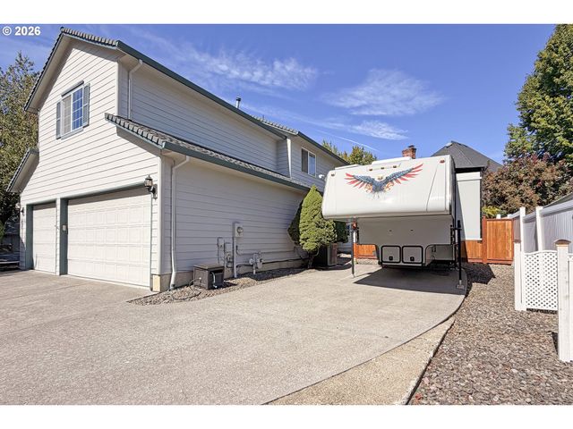 39735 HOOD St, Sandy, OR 97055