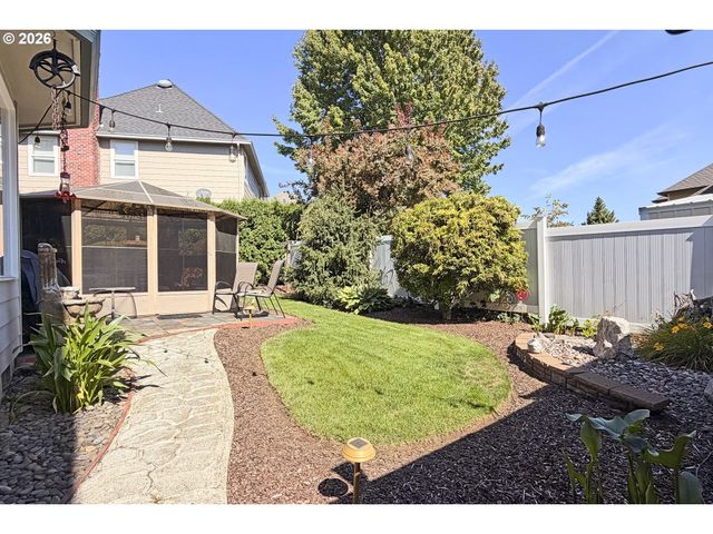 39735 HOOD St, Sandy, OR 97055