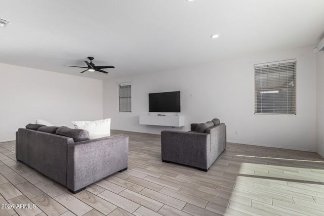 7910 N 82ND Lane, Glendale, AZ 85303