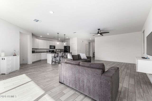 7910 N 82ND Lane, Glendale, AZ 85303