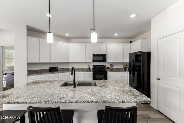 7910 N 82ND Lane, Glendale, AZ 85303