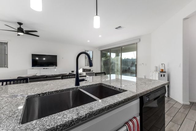 7910 N 82ND Lane, Glendale, AZ 85303