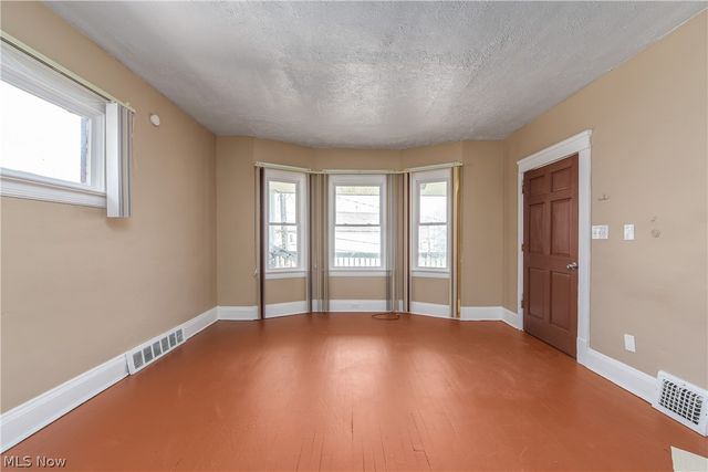 8206 Crumb Avenue, Cleveland, OH 44103