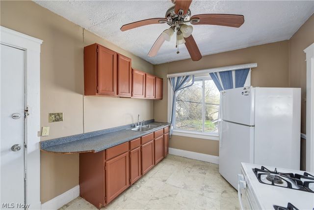 8206 Crumb Avenue, Cleveland, OH 44103