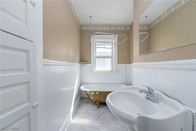 8206 Crumb Avenue, Cleveland, OH 44103