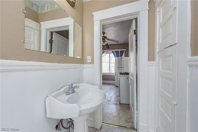 8206 Crumb Avenue, Cleveland, OH 44103