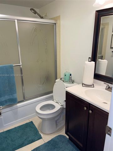 12 Dorchester A 12, West Palm Beach, FL 33417