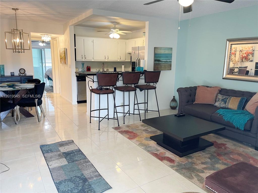 12 Dorchester A 12, West Palm Beach, FL 33417