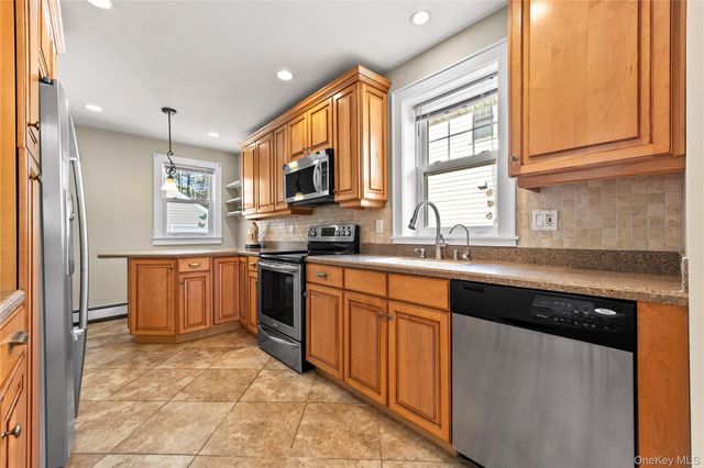 15 Pershing Avenue, Locust Valley, NY 11560