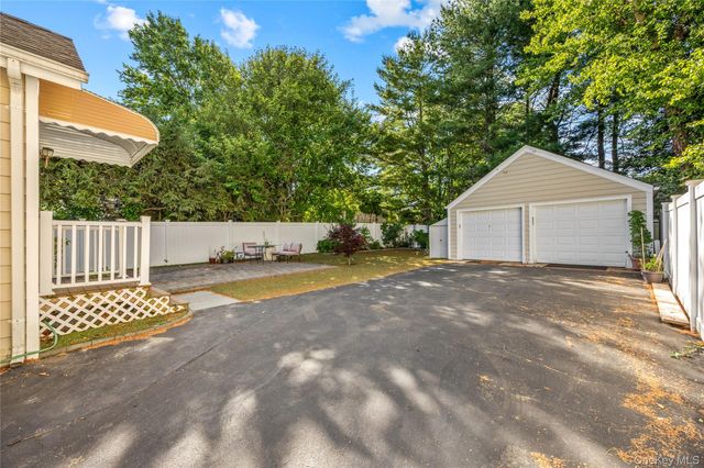 15 Pershing Avenue, Locust Valley, NY 11560