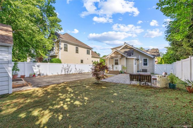 15 Pershing Avenue, Locust Valley, NY 11560