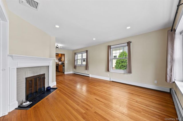 15 Pershing Avenue, Locust Valley, NY 11560