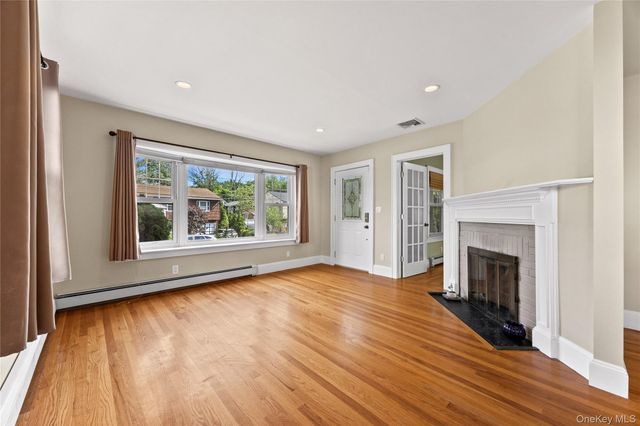 15 Pershing Avenue, Locust Valley, NY 11560