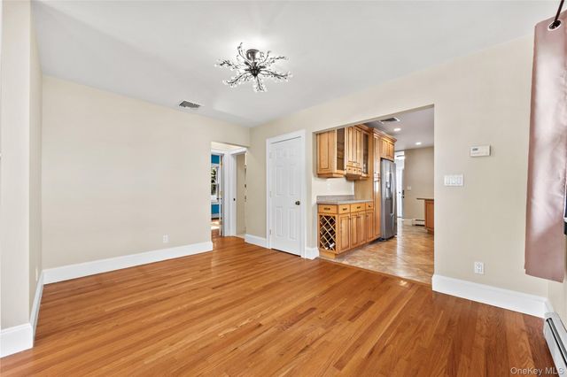 15 Pershing Avenue, Locust Valley, NY 11560