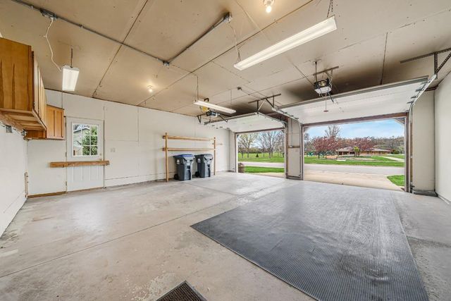 1166 APPLE BLOSSOM DRIVE, Neenah, WI 54956