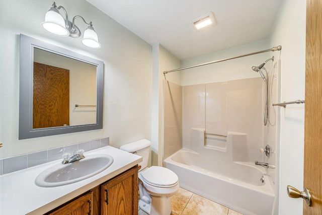 1166 APPLE BLOSSOM DRIVE, Neenah, WI 54956
