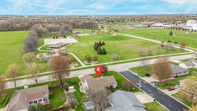 1166 APPLE BLOSSOM DRIVE, Neenah, WI 54956