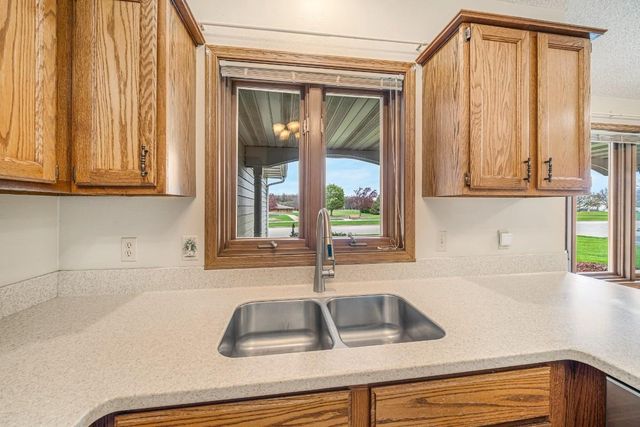 1166 APPLE BLOSSOM DRIVE, Neenah, WI 54956