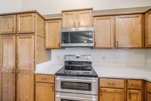 1166 APPLE BLOSSOM DRIVE, Neenah, WI 54956