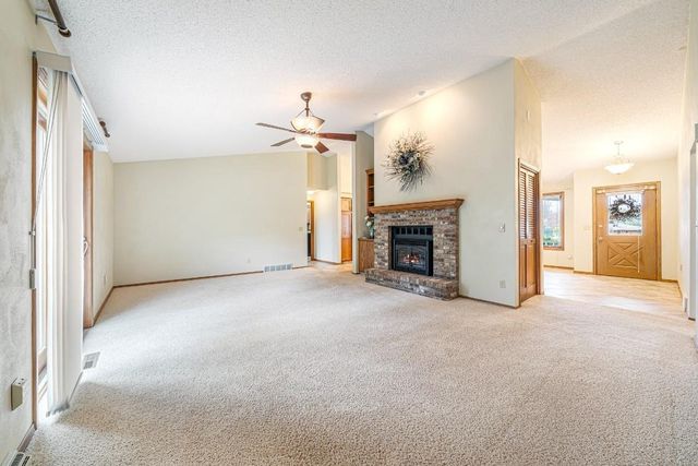 1166 APPLE BLOSSOM DRIVE, Neenah, WI 54956