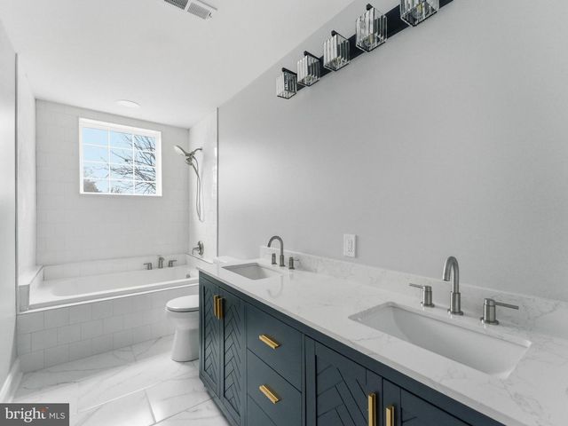 260 S BROAD ST, Penns Grove, NJ 08069