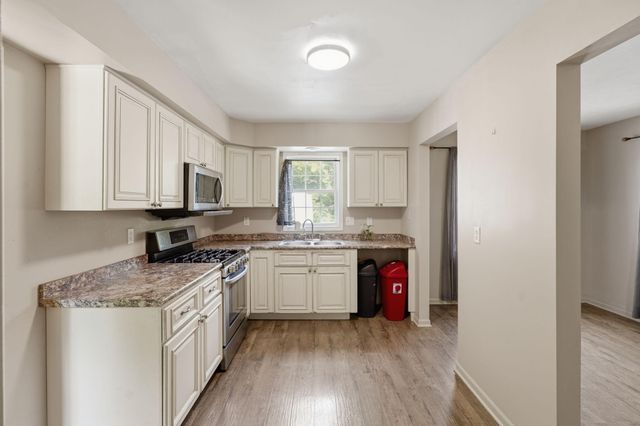 9050 Almena Drive, Kalamazoo, MI 49009