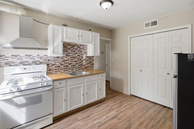 9050 Almena Drive, Kalamazoo, MI 49009