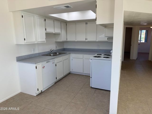 2560 S YAVAPAI Road, Apache Junction, AZ 85119