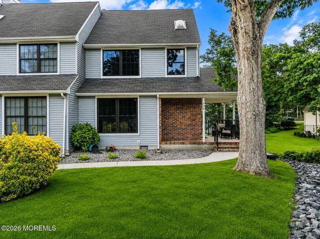 206 Bent Trail, Toms River, NJ 08753