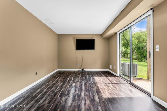 206 Bent Trail, Toms River, NJ 08753