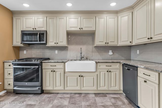 206 Bent Trail, Toms River, NJ 08753