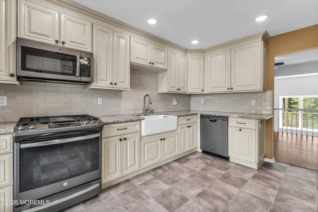 206 Bent Trail, Toms River, NJ 08753