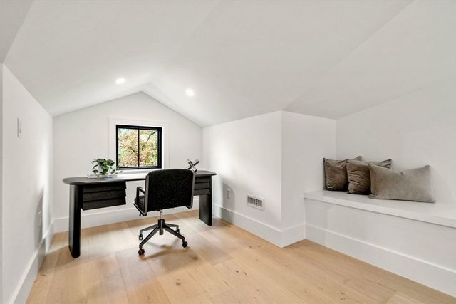 71 Cloverdale Rd, Newton, MA 02461