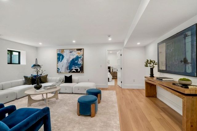 71 Cloverdale Rd, Newton, MA 02461