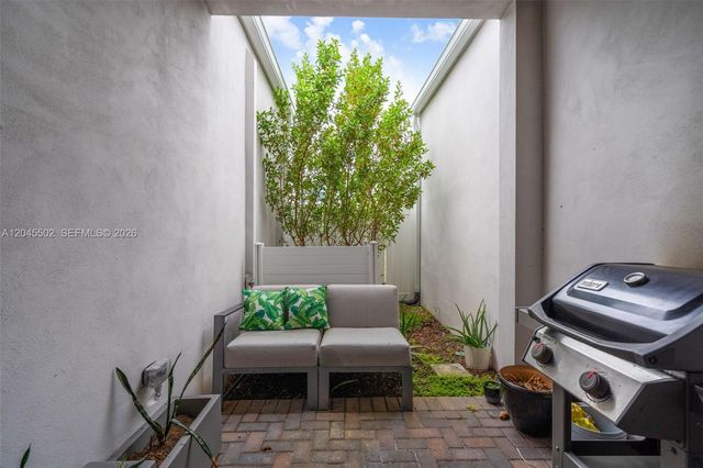 387 NW 17th St, Fort Lauderdale, FL 33311