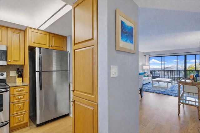 1001 BENJAMIN FRANKLIN DRIVE 403, Sarasota, FL 34236