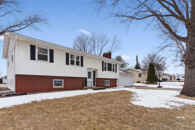 4309 Crestview Drive, Cedar Falls, IA 50613