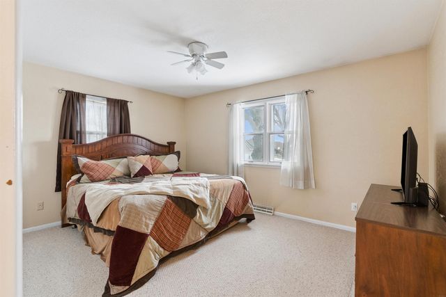 4309 Crestview Drive, Cedar Falls, IA 50613