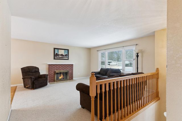 4309 Crestview Drive, Cedar Falls, IA 50613