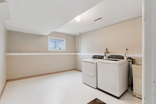 4309 Crestview Drive, Cedar Falls, IA 50613