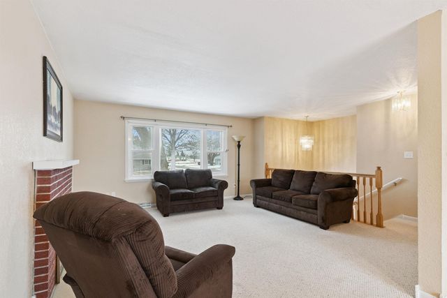 4309 Crestview Drive, Cedar Falls, IA 50613